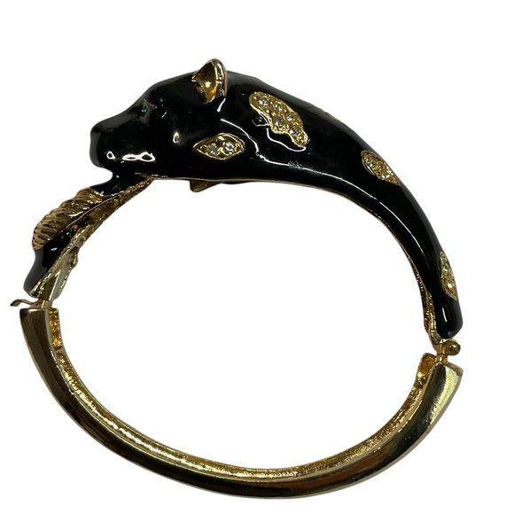 Vintage Jewelry - Vintage Black and Gold Enameled Panther Leopard Hinged Closure Bangle Bracelet